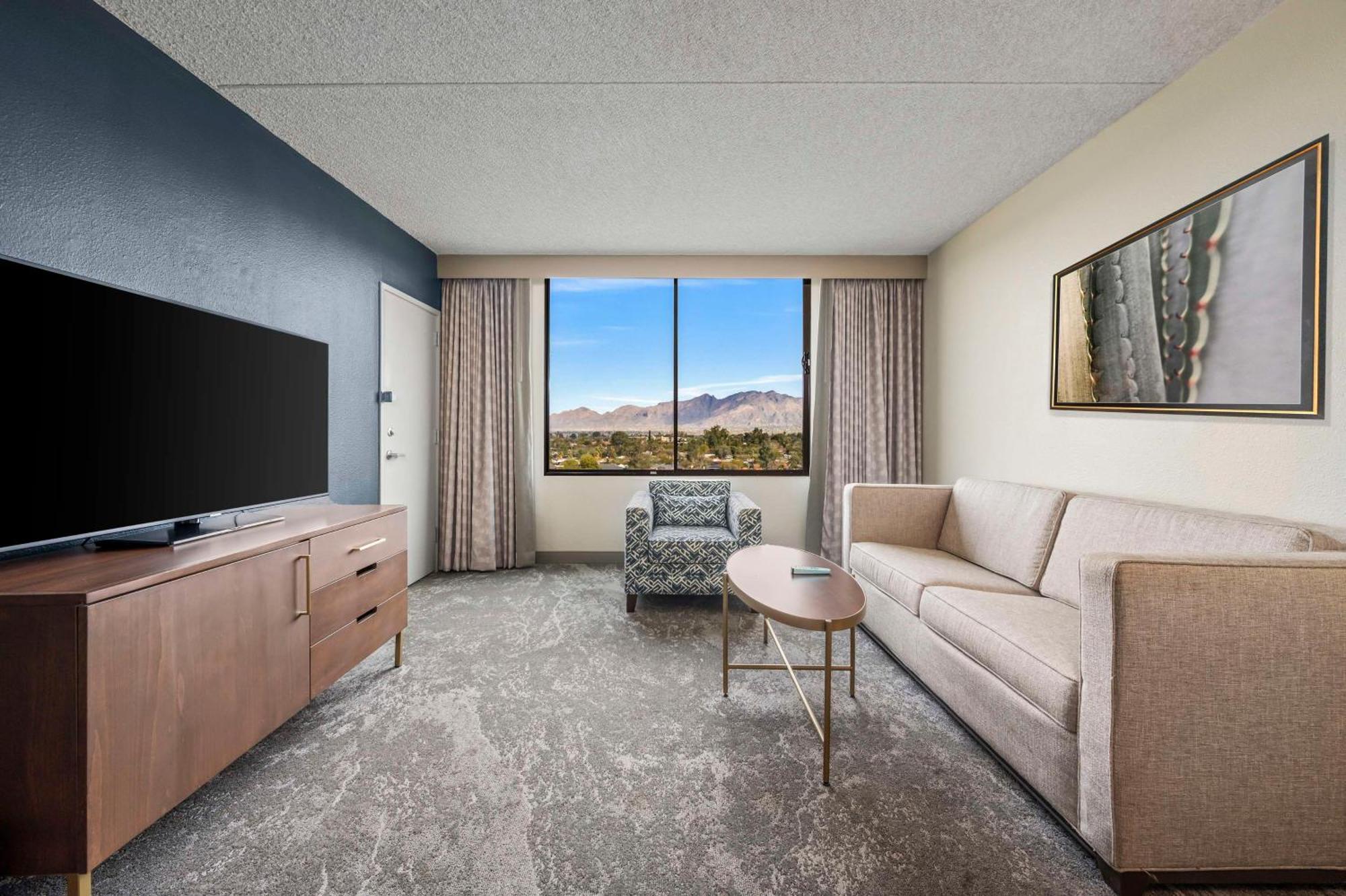 Doubletree By Hilton Tucson-Reid Park Hotell Exteriör bild